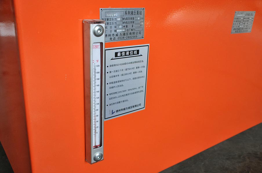 油箱液位計，可顯示溫度與儲油量